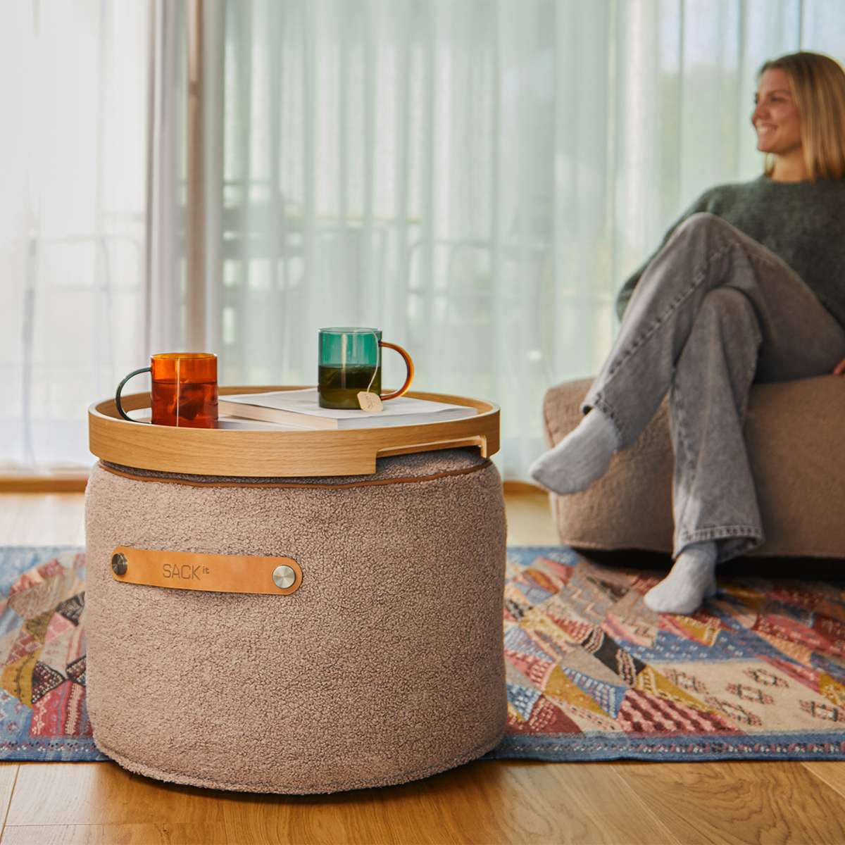 SACKit Chair & Pouf Indoor i Teddy Brown tekstil, loungemøbel med sækkestol og puf i blødt materiale.