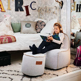 Cobana Junior Lounge Chair og Pouf i blødt formstabilt design til børn, velegnet til indendørs og udendørs brug.