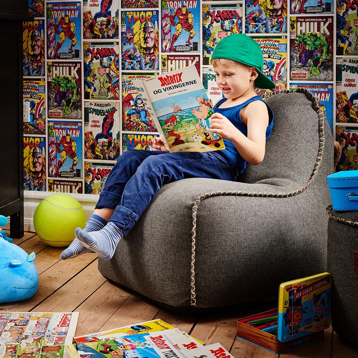 Cobana Junior Lounge Chair og puf i grå, slidstærkt og vandafvisende materiale til børn.