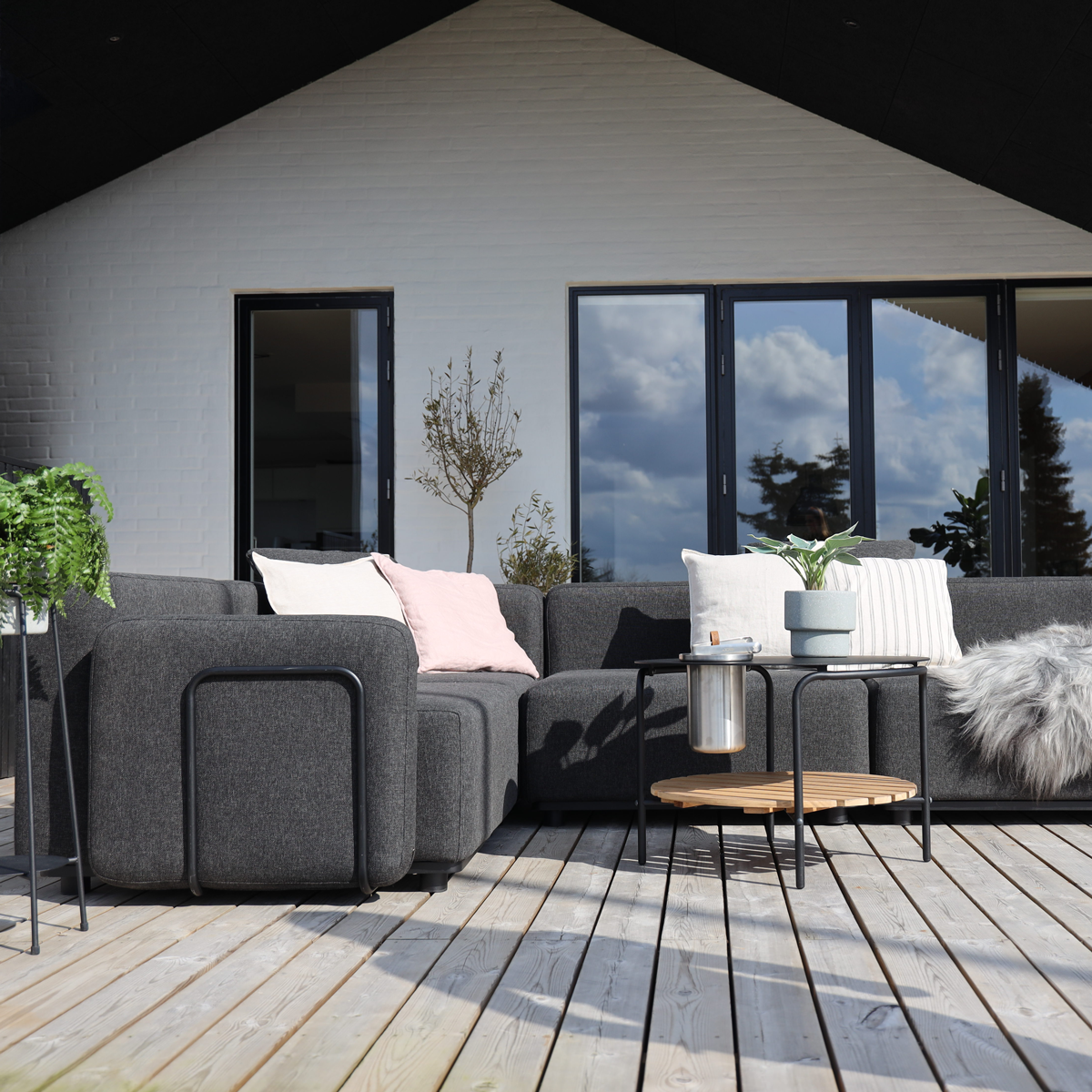 Sort Cobana Lounge Sofa hjørnesofa med fem moduler og puder i udendørs design