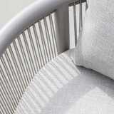 Kirra Lounge Sofa hjørnesofa i sandfarvet Olefin tekstil med aluminiumsramme til udendørs brug.