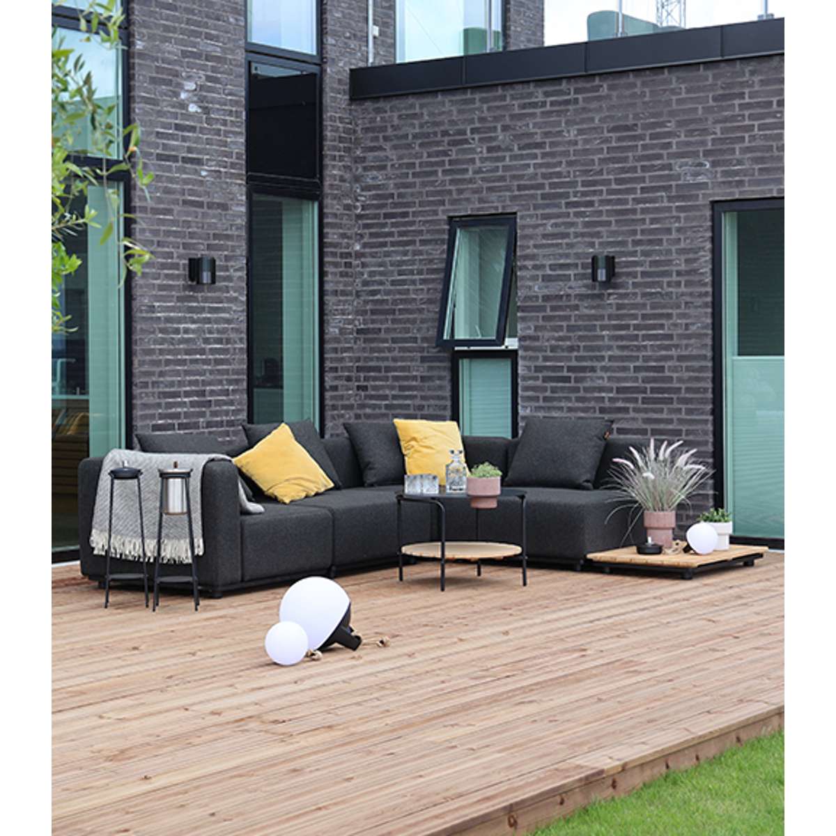 Cobana Lounge Sofa i sort med fire moduler og hjørne, udendørs med pulverlakeret aluminiumsramme.