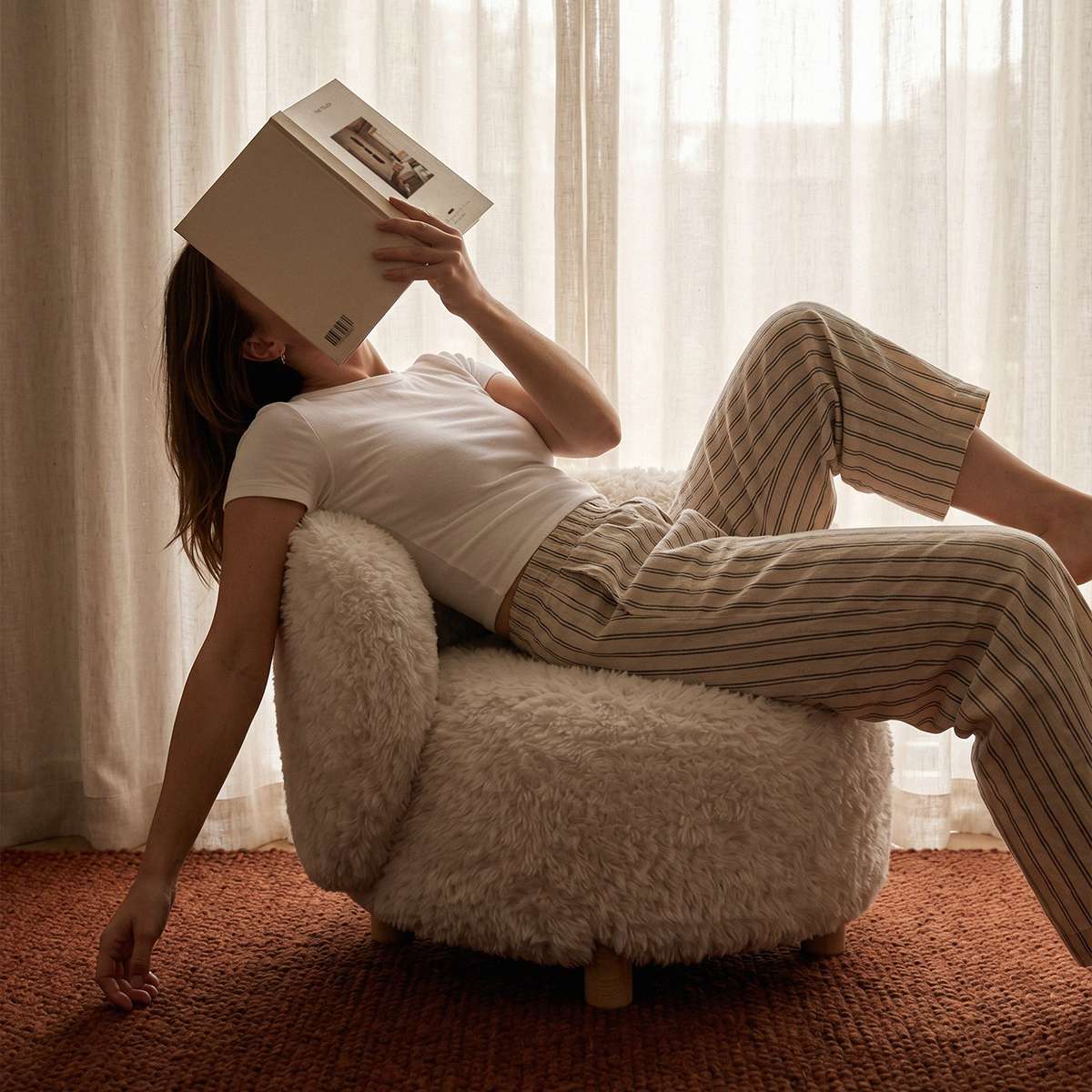 Favn Lounge Chair & Pouf – miljøbillede
