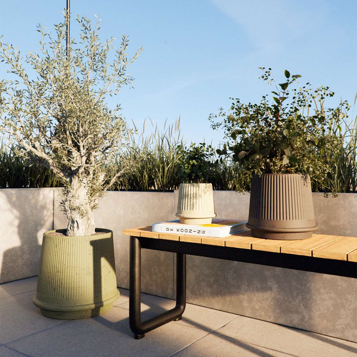 Frostsikker Gaia 38 keramikkrukke med riflet overflade i naturligt look, designet i Danmark.