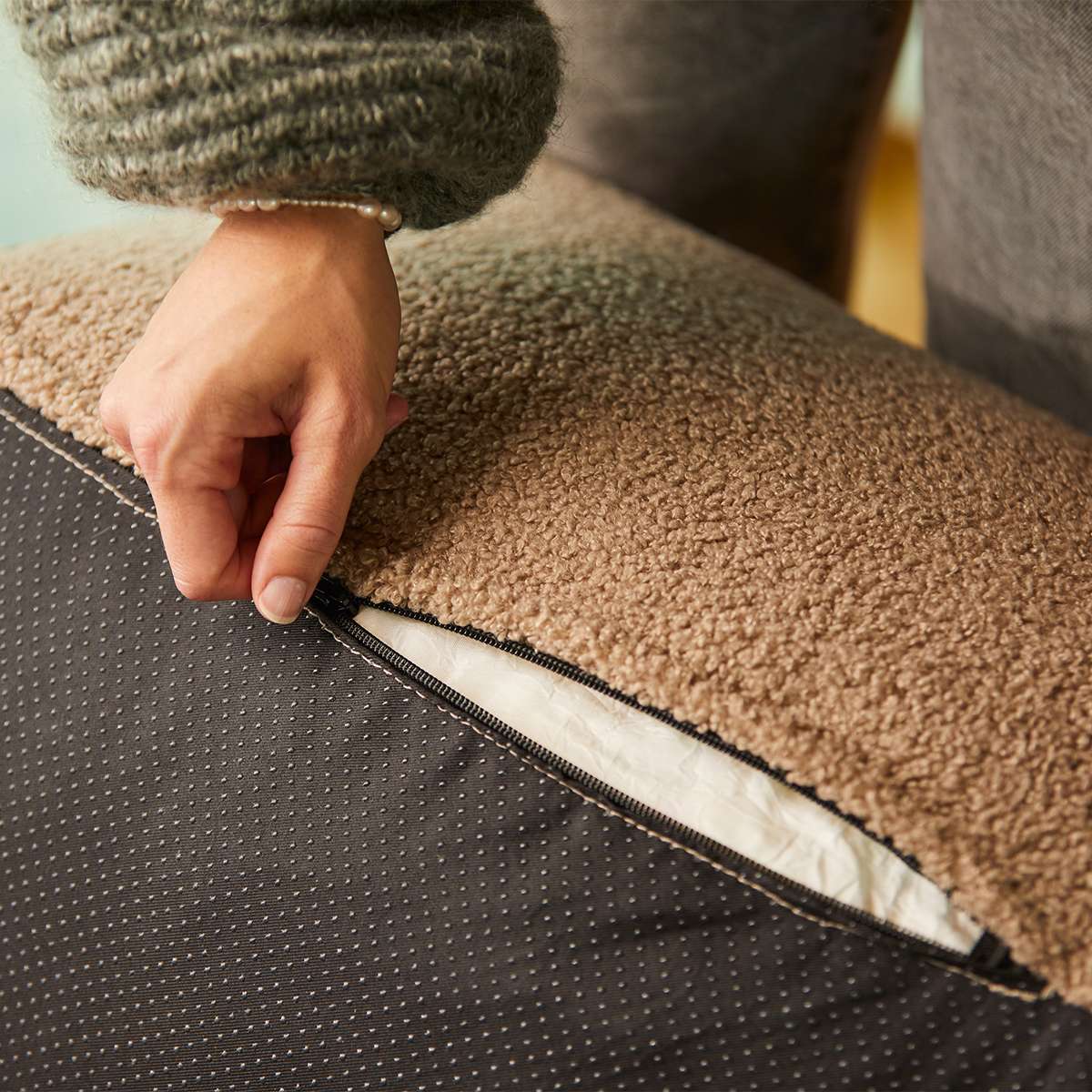 Soft Sofa Indoor modulsofa i flere sektioner med skridsikker bund i bløde tekstiler.
