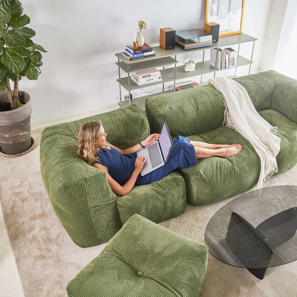 Soft Sofa Indoor 3-personers sofa i olivengrønt corduroy stof uden puf, modulær og blød design.