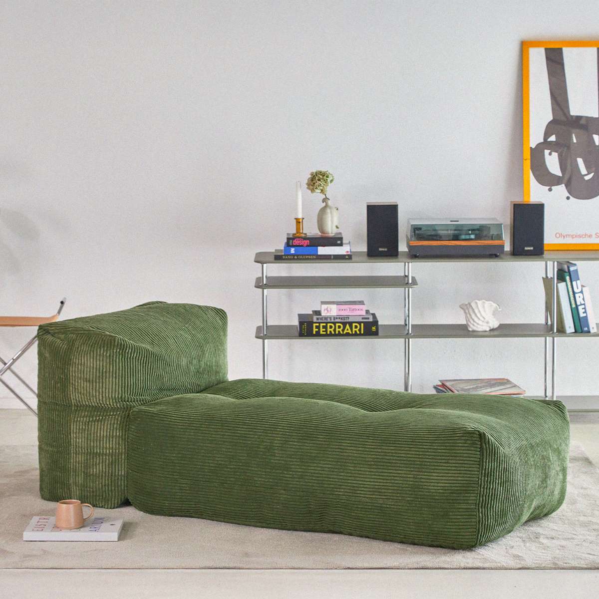 Soft Sofa Indoor lounger i olivengrønt corduroy stof med blødt, modulært design uden stel.