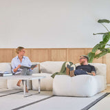 Soft Sofa Indoor modulær sofa i beige corduroy stof med bløde former og lav højde.