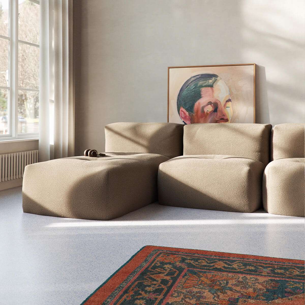 Blød 2-personers Soft Sofa Indoor i Teddy Brown stof med lav ryg og bløde former.