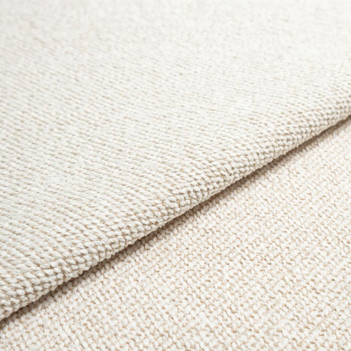 Fjord Fabric Sample med forskellige stofprøver i neutrale farver lagt ud på hvid baggrund.