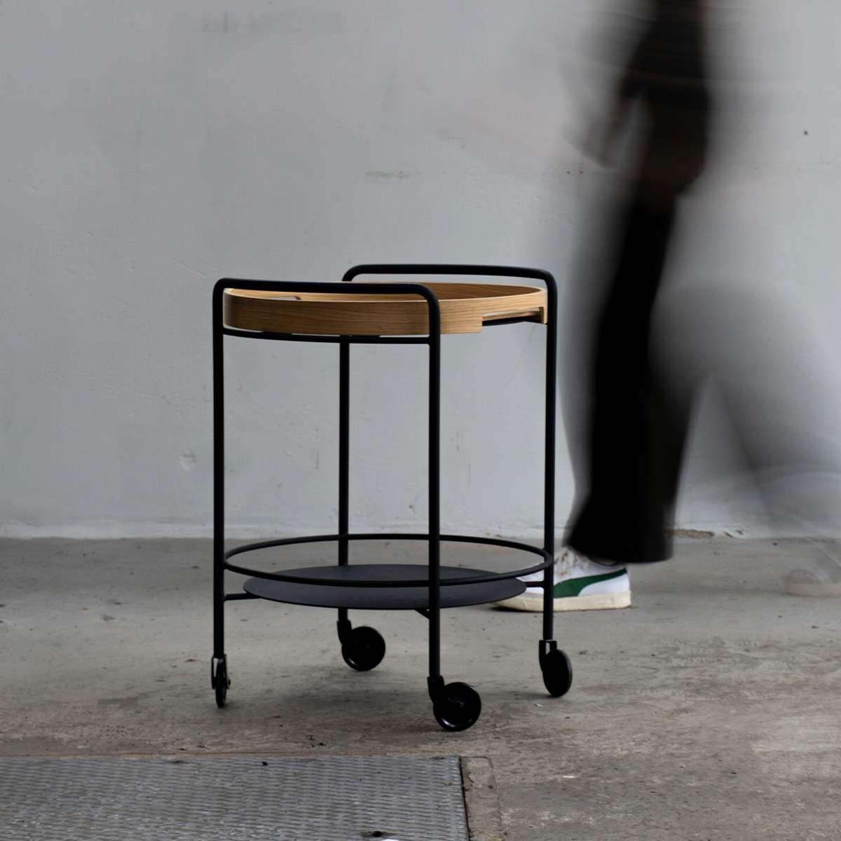 Serving Table w/ Nordic Serving Tray | Serving Table w/ Nordic Serving Tray - Natural Oak | SACKit