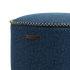 Medley Pouf i blå Medley Denim stof med rund form og blødt udseende.