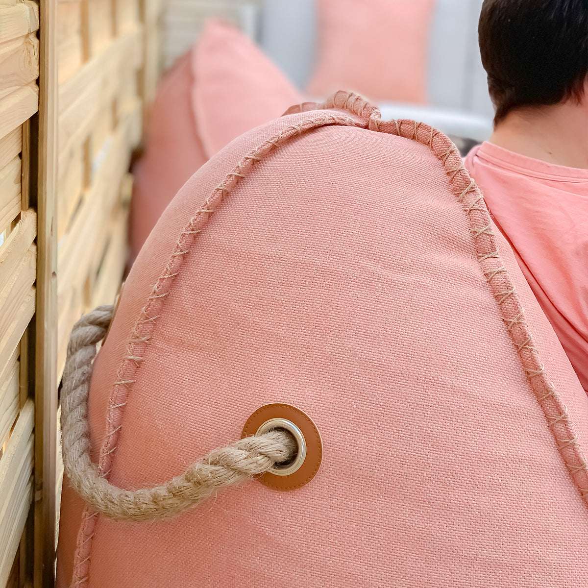 Cobana Lounge Chair i gråt stof med ryglæn, formstabil sækkestol til indendørs og udendørs brug.