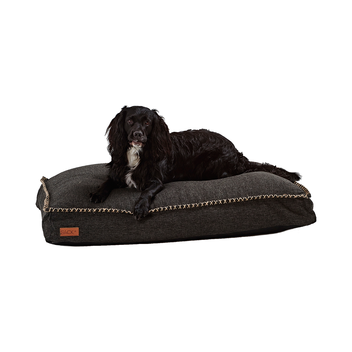 Stor Cobana Dog Bed i sort med skridsikker bund og slidstærkt, vandafvisende stof.