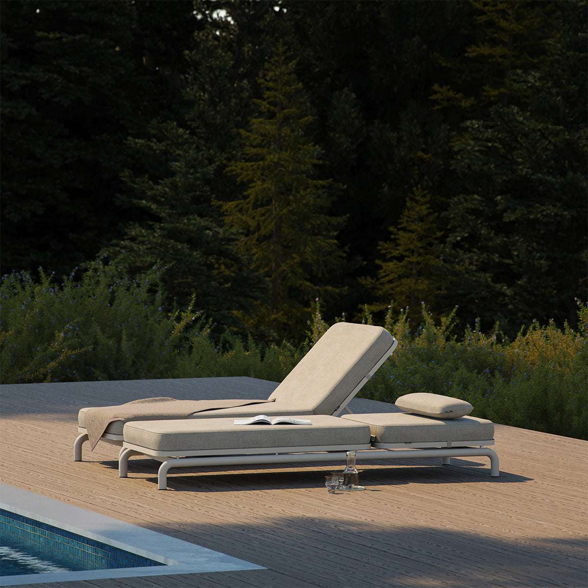 Kirra Sunbed hængekøje og solseng i sandfarvet Olefin tekstil med aluminiumsramme i udendørs miljø