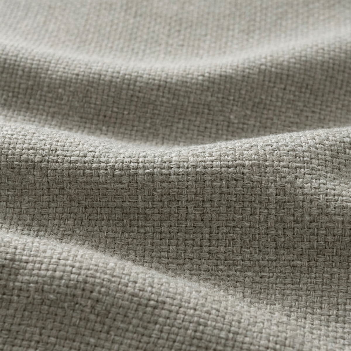 Kirra Double Sunbed udendørs dobbeltsolseng i sandfarvet olefin tekstil med aluminiumsramme.