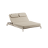 Kirra Double Sunbed i sandfarvet olefin tekstil med aluminiumsramme, dobbeltsolseng til udendørs brug.