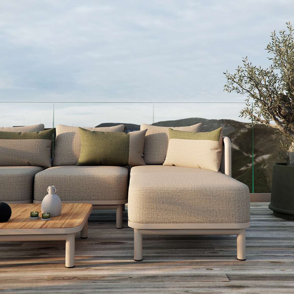 Tide Cushion udendørspude i sand og indigo farver med farveblokke, 60x40 cm, til lounge og bænke.