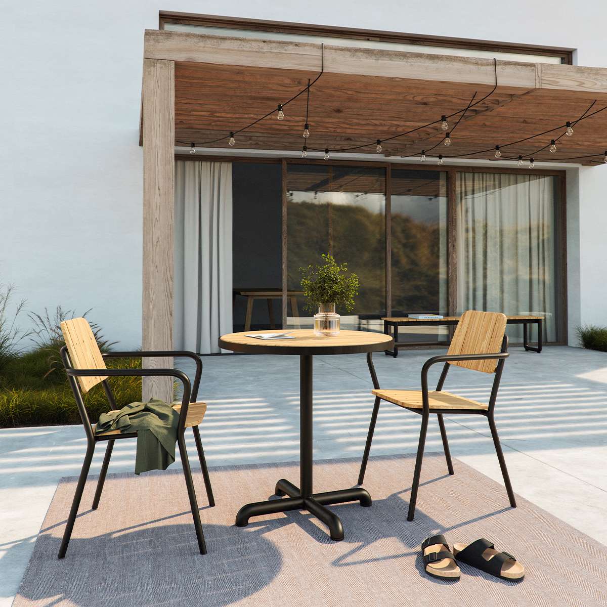 Kirra Café Table i sort – miljøbillede