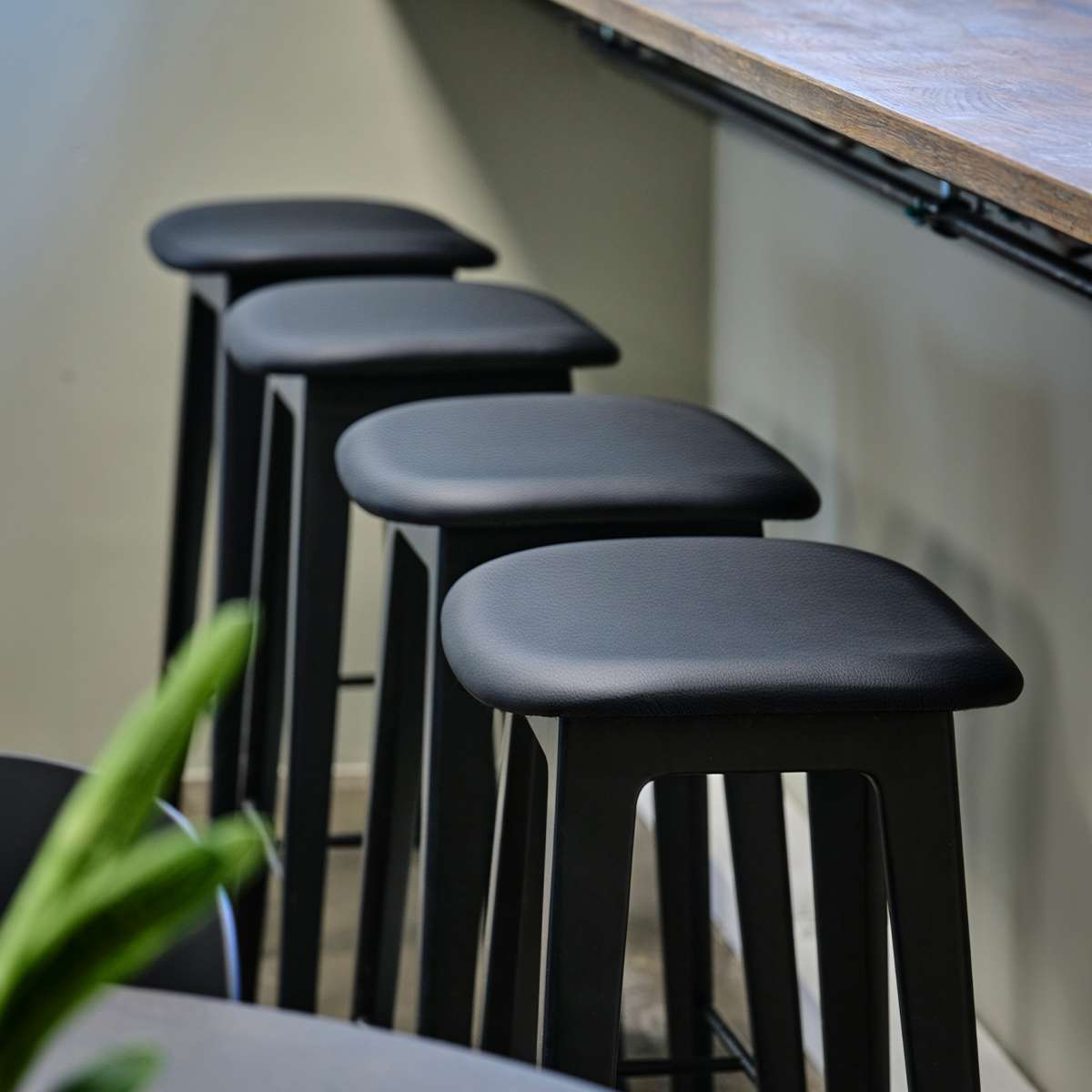 Nordic Bar Stool - Black Stained Oak | Nordic Bar Stool - Black Stained Oak - 73 cm Terra Black | SACKit