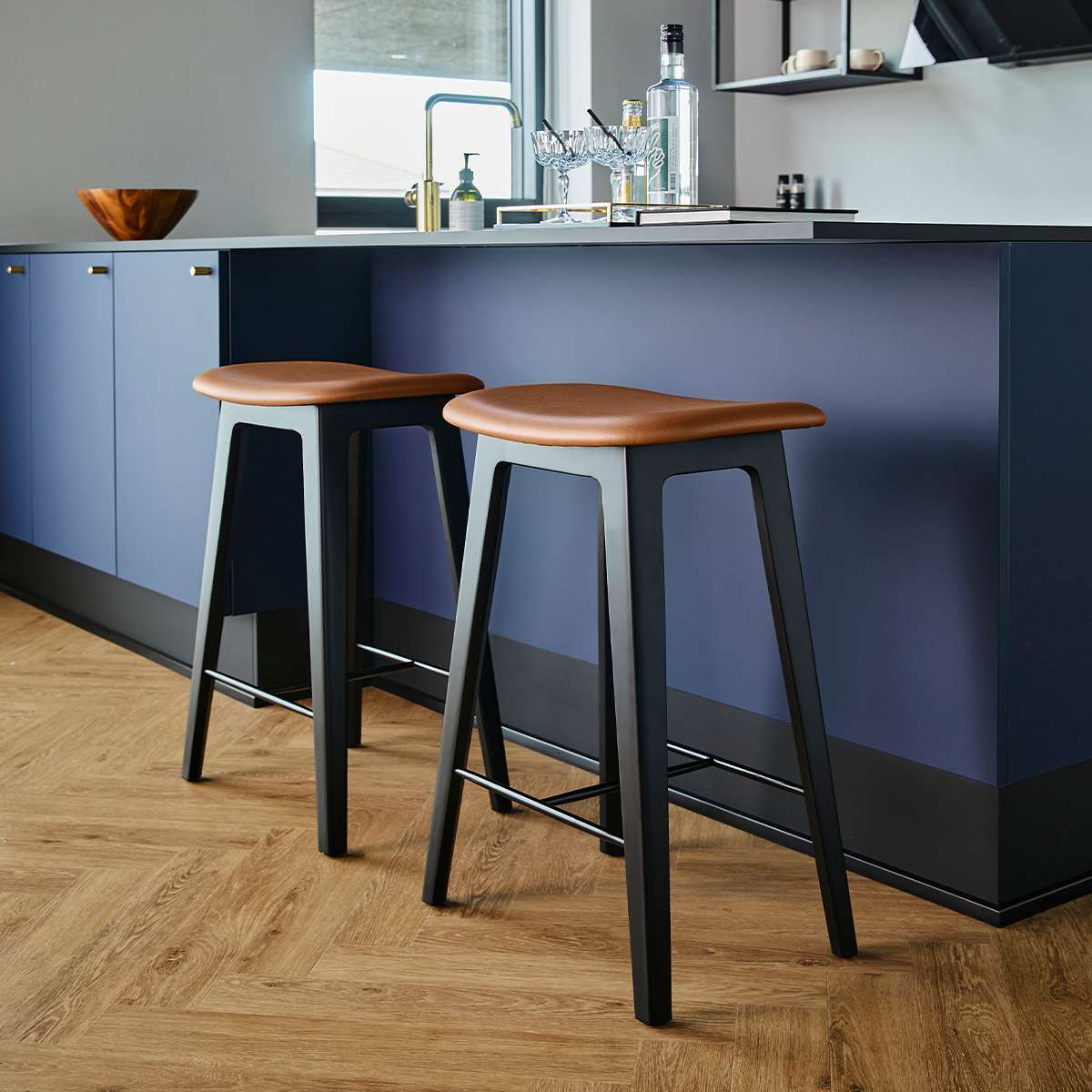 Nordic Bar Stool - Black Stained Oak | Nordic Bar Stool - Black Stained Oak - 68 cm Terra Safari | SACKit