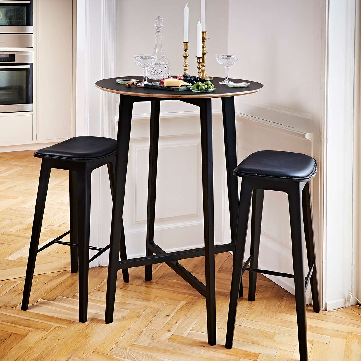 Nordic Bar Stool - Black Stained Oak with stitches | Nordic Bar Stool - Black Stained Oak with stitches - 73 cm Terra Black | SACKit