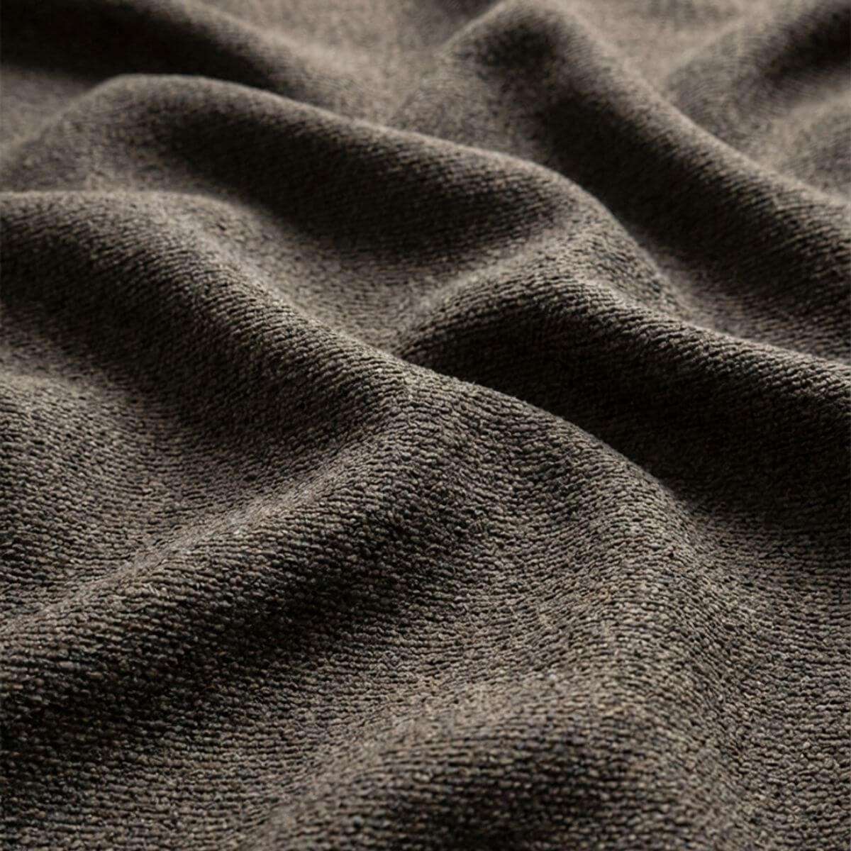 Fjord Sofa hjørnesofa med åbent endestykke i brun Sealife tekstil, bløde linjer og skandinavisk design.