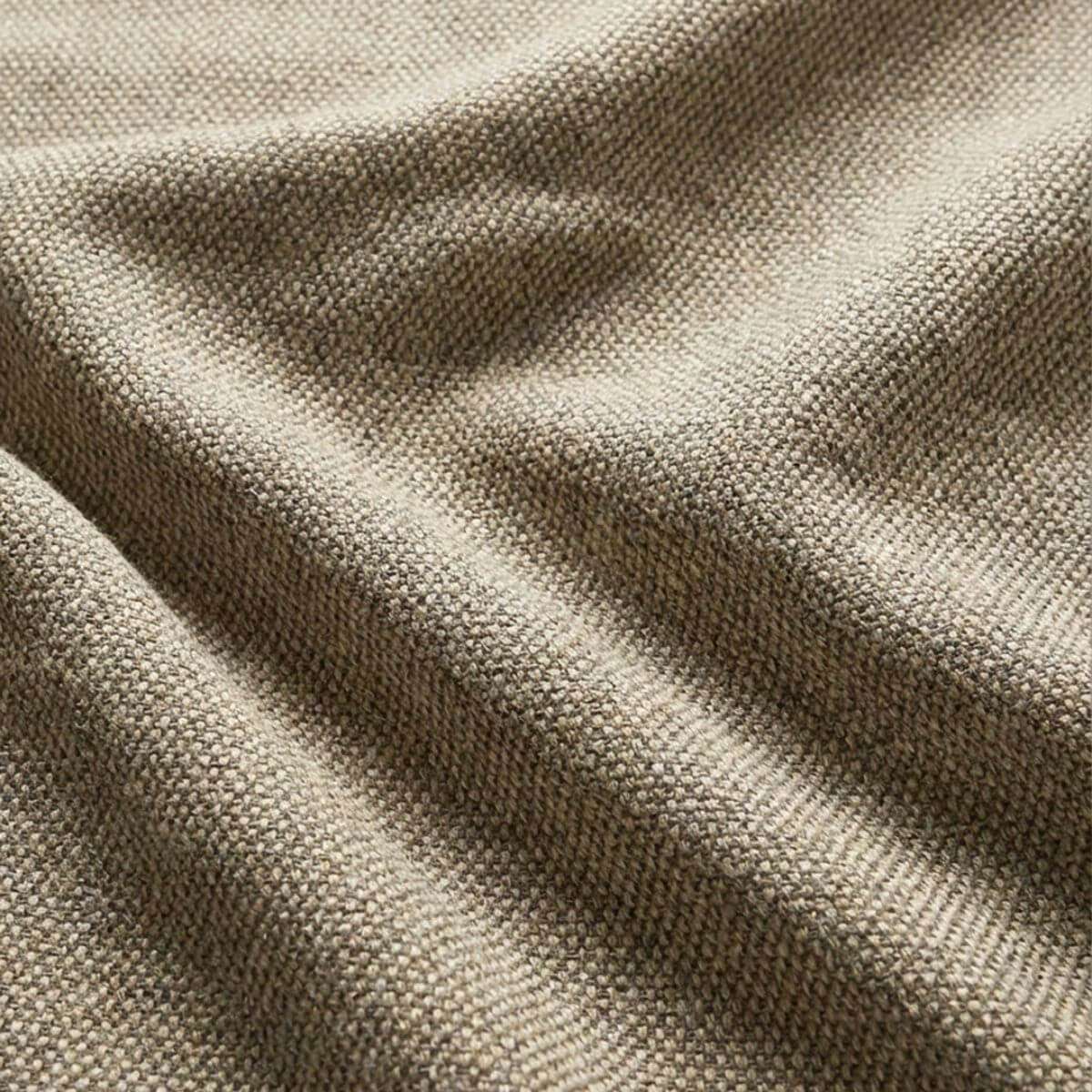 Fjord Sofa hjørnesofa med åben ende i beige Cosmo stof med bløde, afrundede kanter.