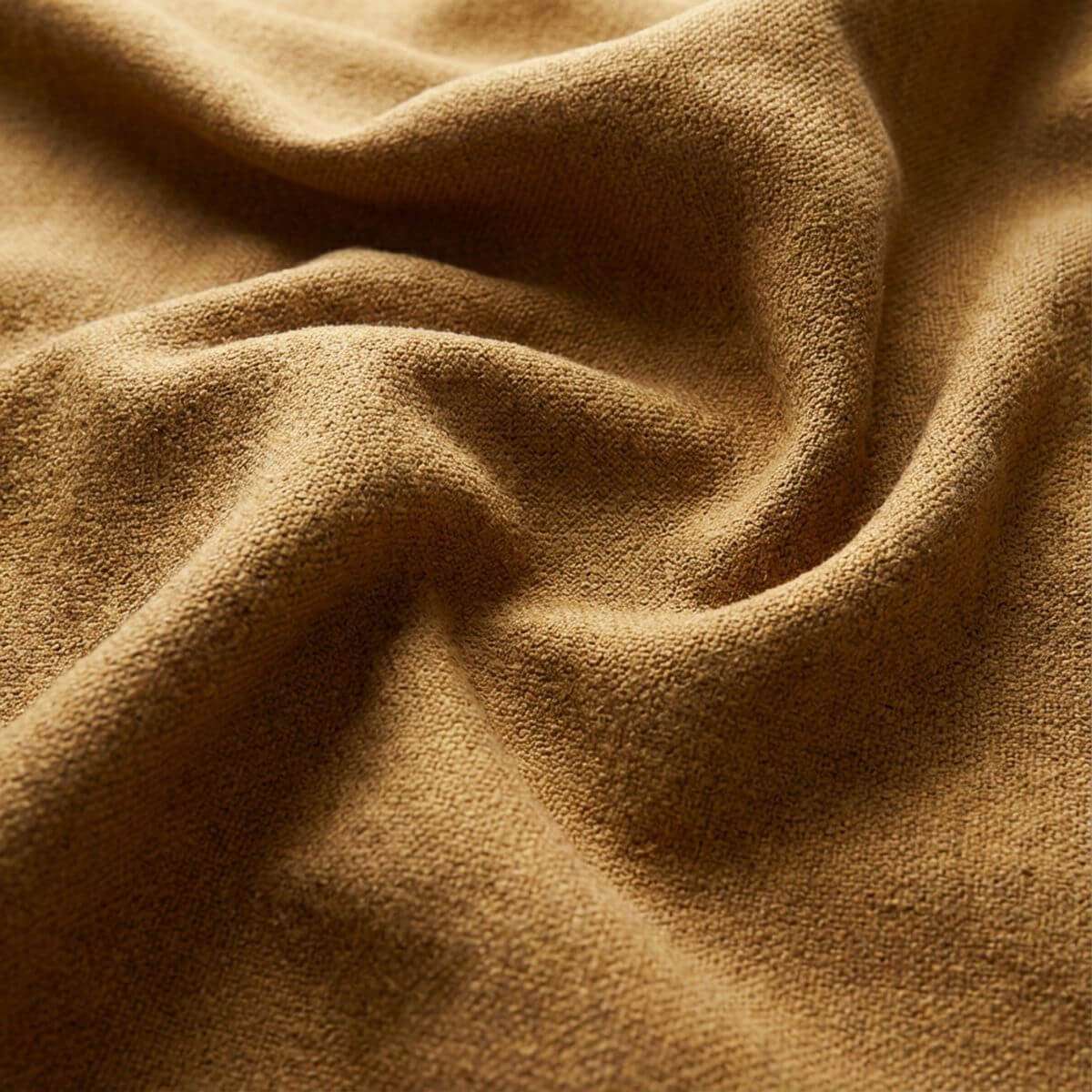 Fjord Sofa med højre chaise i gul tekstil Cosmo Mustard med bløde, afrundede kanter.