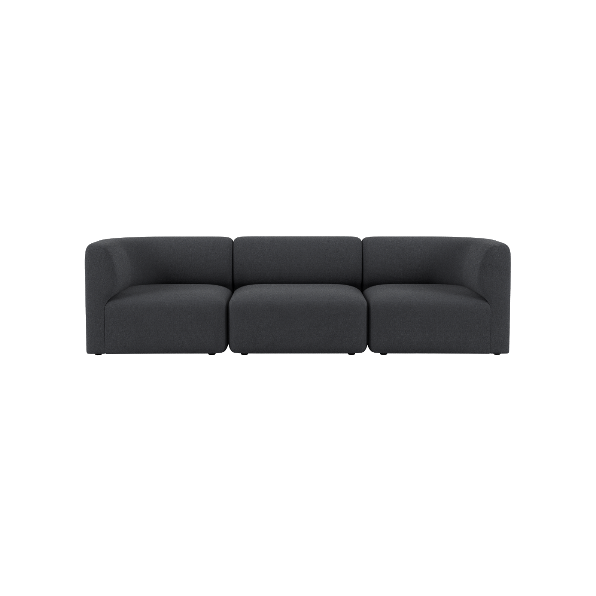 Mørkegrå Fjord sofa til tre personer med bløde afrundede former og dybe sæder i et roligt skandinavisk design til stuen