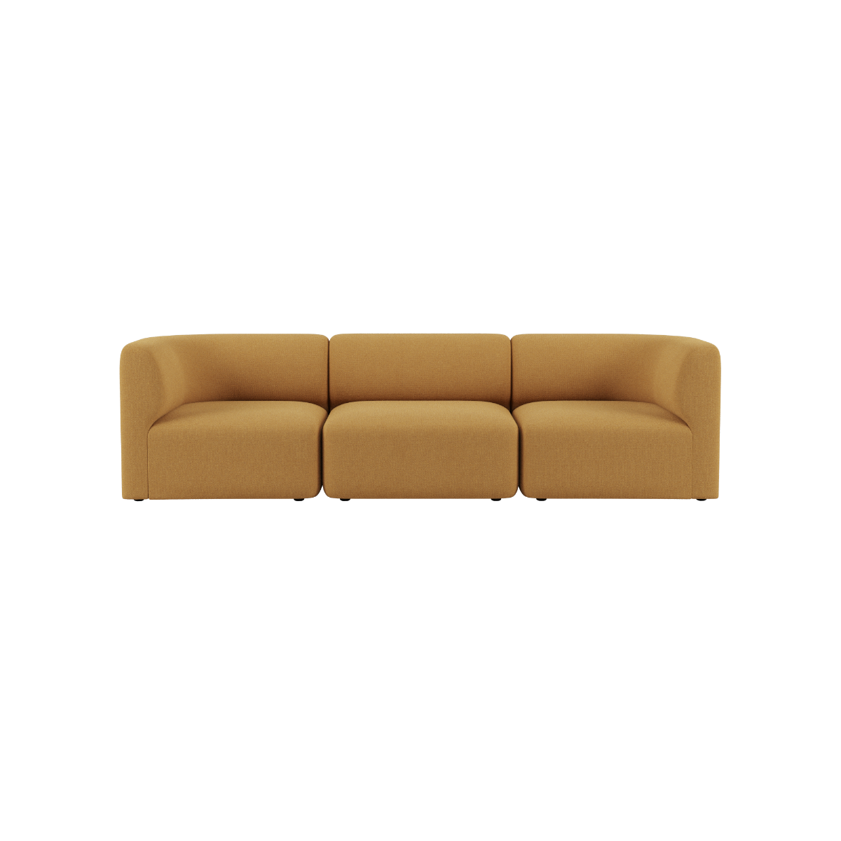 Trepersoners Fjord sofa i varm karamelbrun tekstil med bløde afrundede former og rummelige sæder fra sackit til den moderne skandinaviske stue