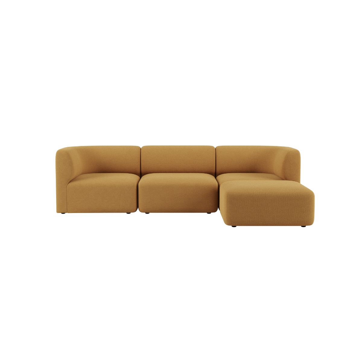 Fjord Sofa i varm karamelbrun tekstil med bløde afrundede former og flydende chaiselong til tre personer fra sackit i dansk skandinavisk design