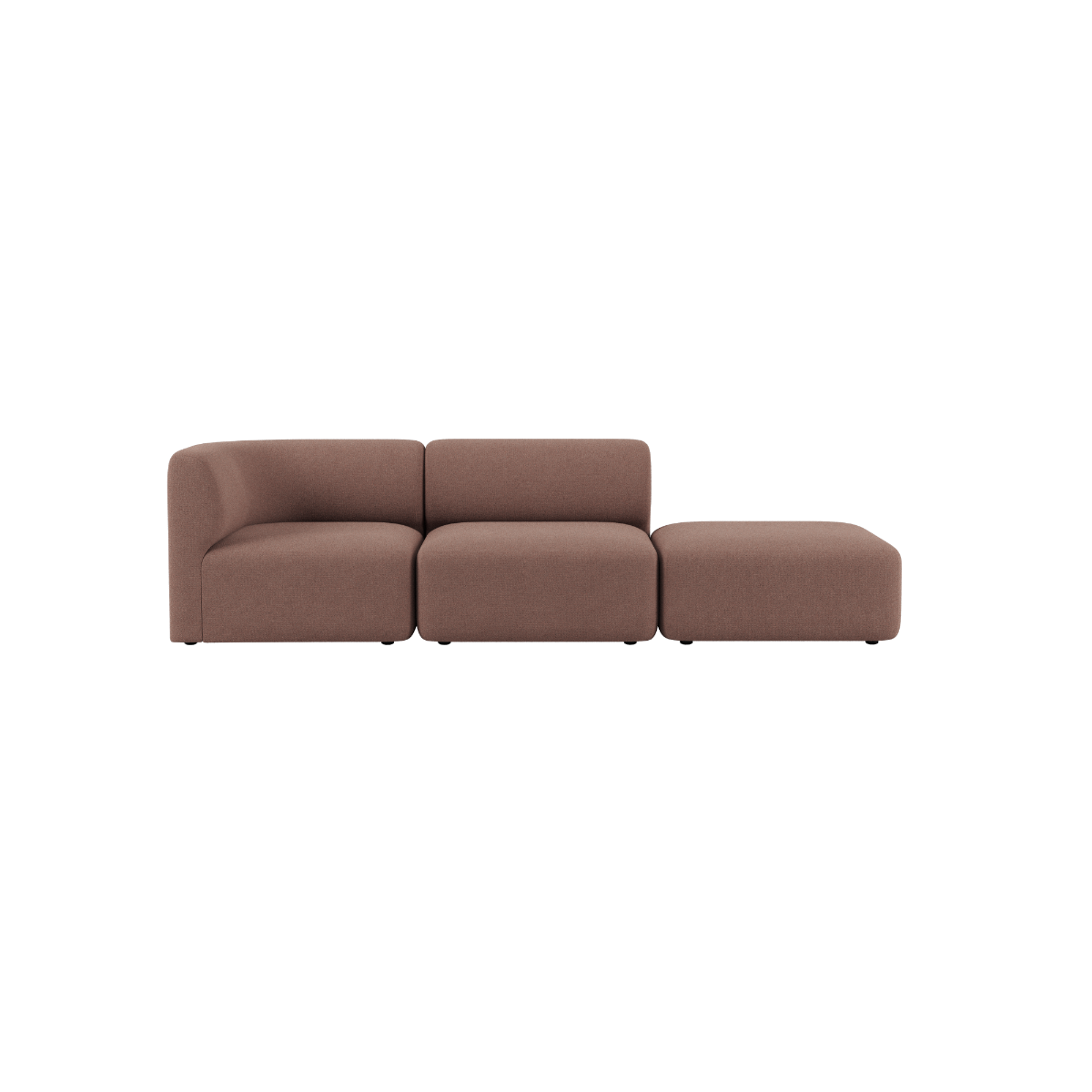 Fjord sofa i brunt stof fra sackit med to siddepladser og åben ende vist forfra på sort baggrund