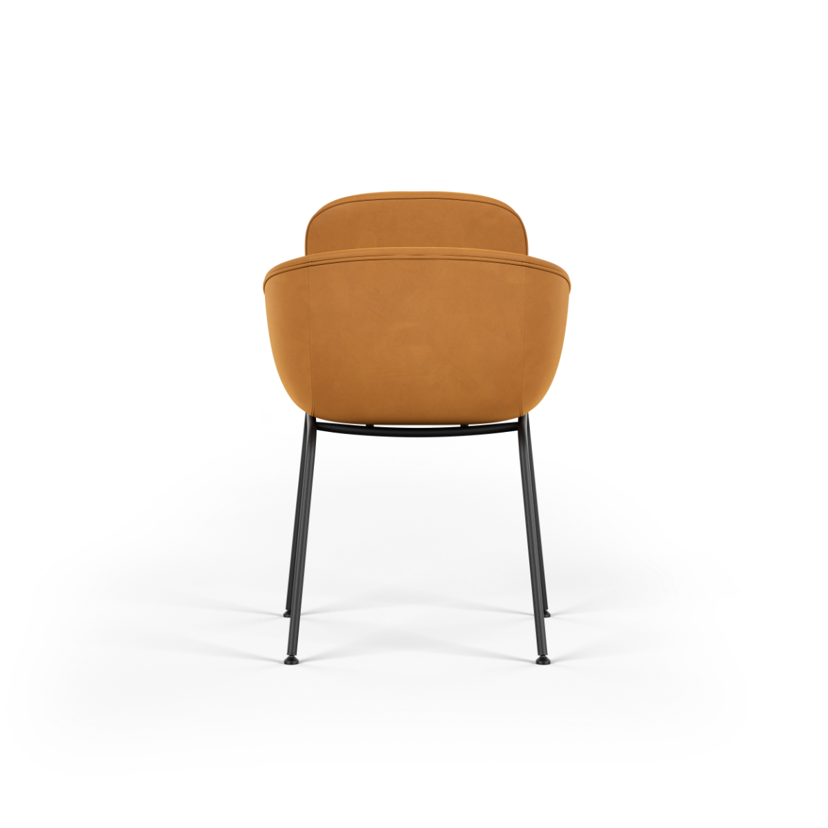 Chair no. One S2 i Luna Sandstone med dobbeltskaller og polstret læder, elegant design til spisebordet.