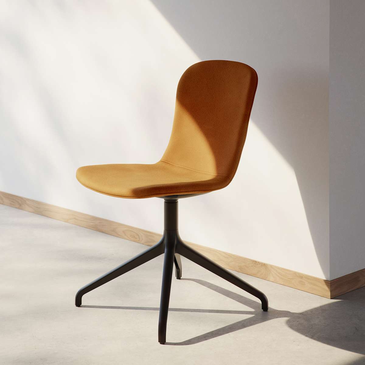 Chair no. One S1 Black Swivel | Chair no. One S1 Black Swivel - Luna Sandstone Med returdrej | SACKit