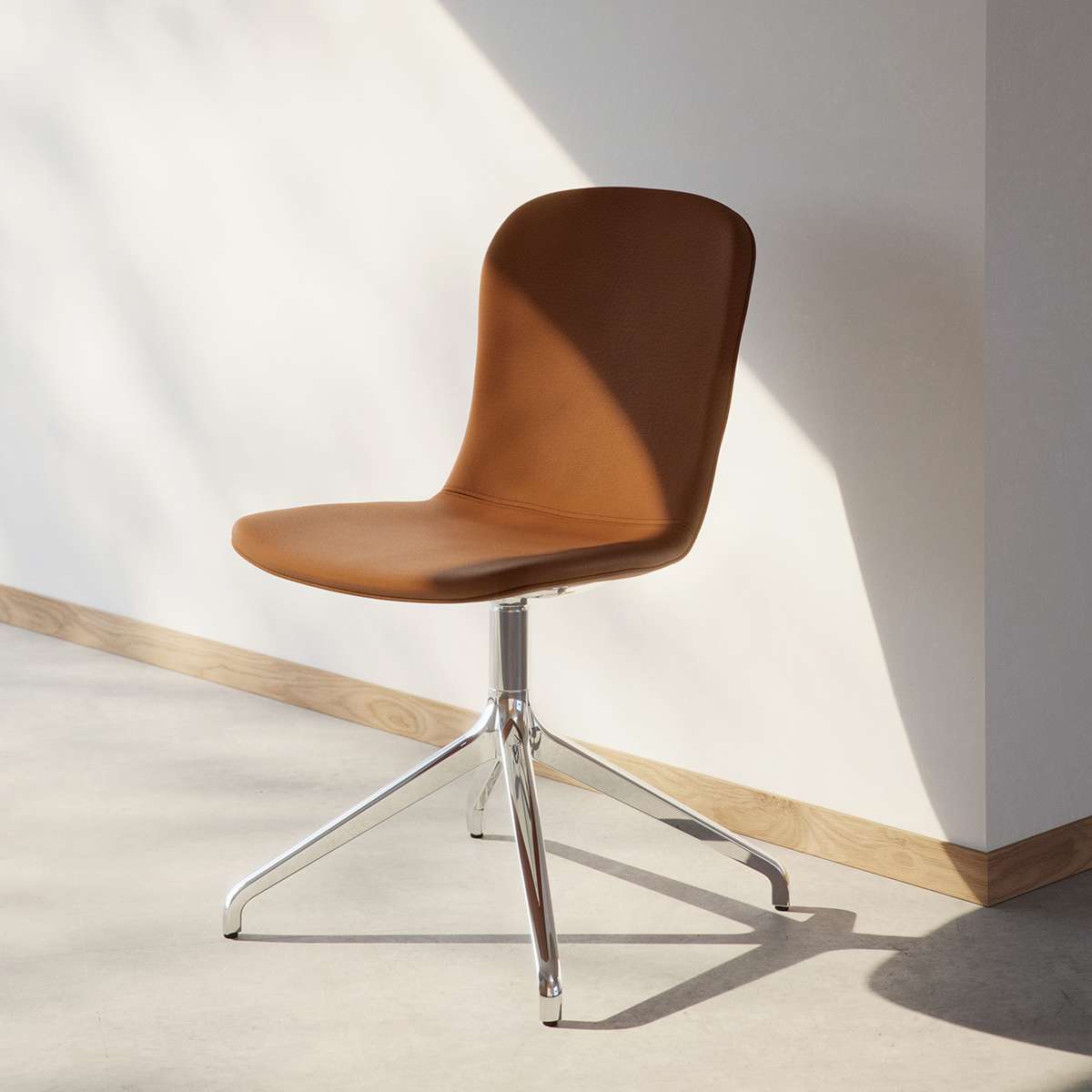 Chair no. One S1 Polished Swivel | Chair no. One S1 Polished Swivel - Terra Safari Uden returdrej | SACKit