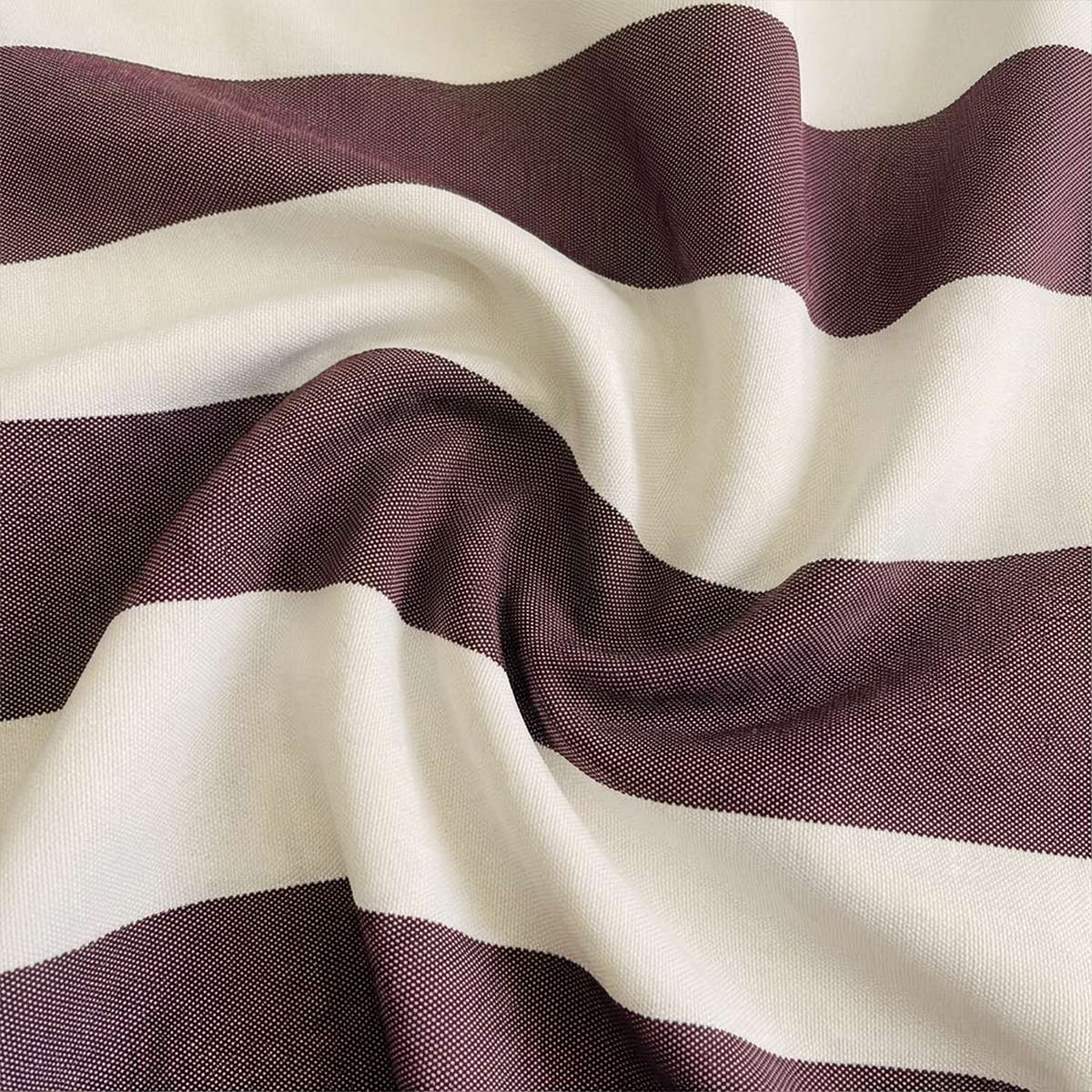 Mollis Sunbed udendørs solseng i Renesse Chestnut med justerbart ryglæn og aluminiumsramme.