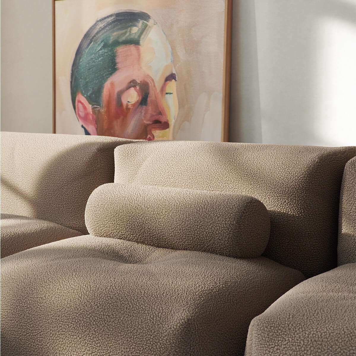 Soft Sofa Indoor 2-personers sofa i Teddy Brown polyester med blødt, modulært design og lav højde.