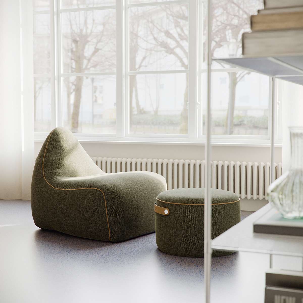 SACKit Chair Indoor sækkestol i rund form med blødt Cosmo Olive tekstil og lavt ryglæn.