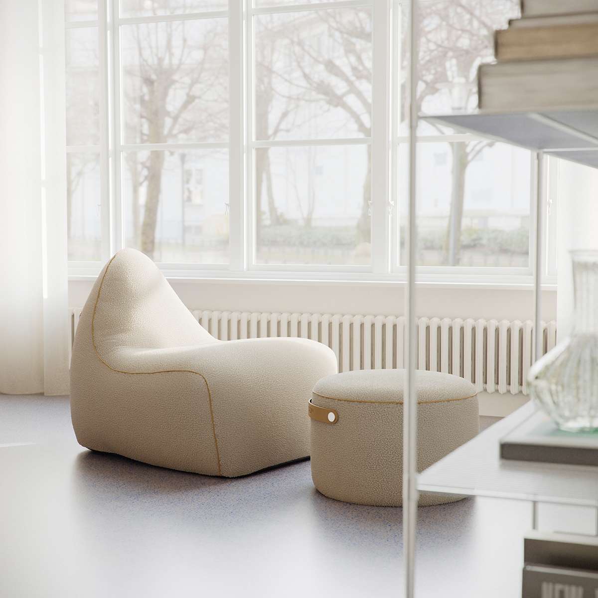 SACKit Chair & Pouf Indoor i Teddy Brown tekstil med bløde former og skridsikker bund.
