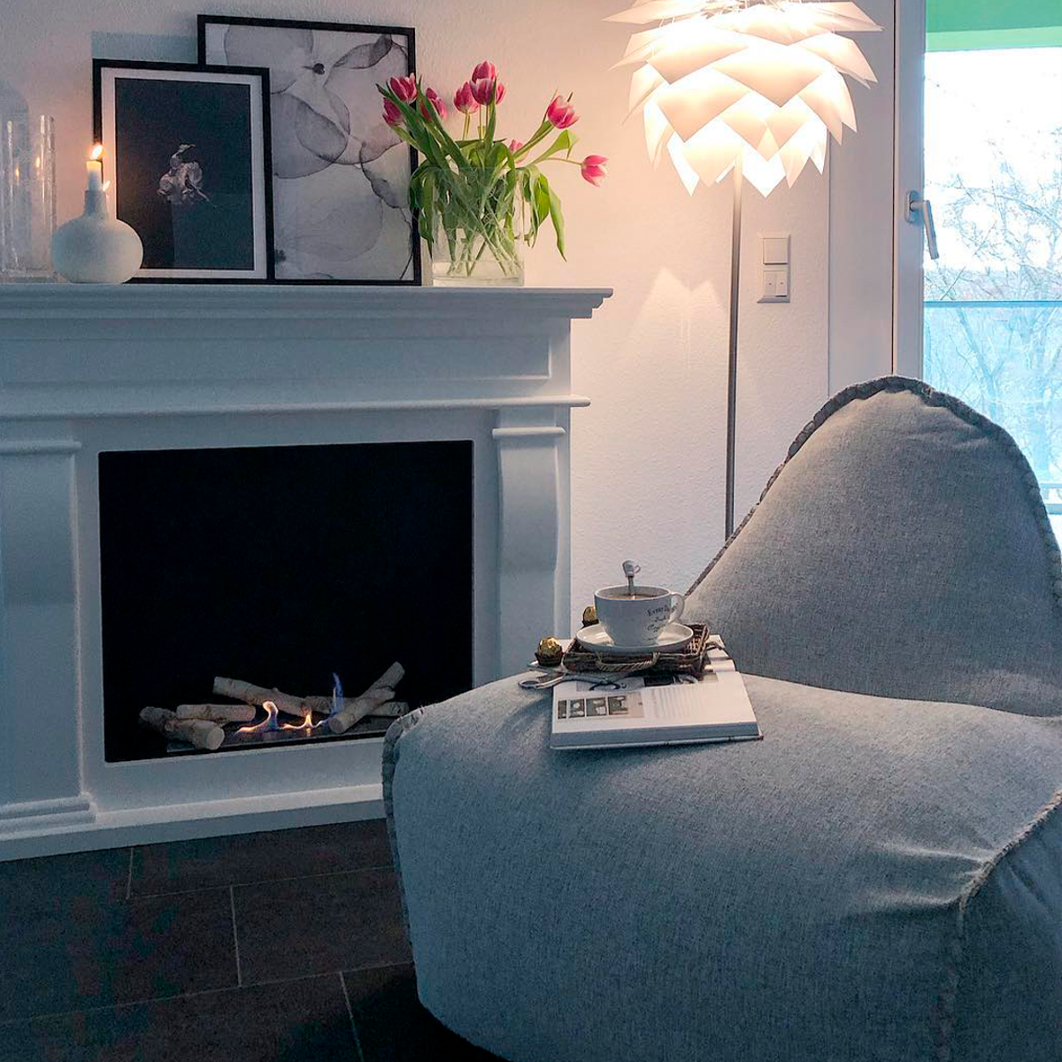 Cobana Lounge Chair og Pouf i Cobana Grey, sækkestol med ryglæn og rund puf i slidstærkt stof.