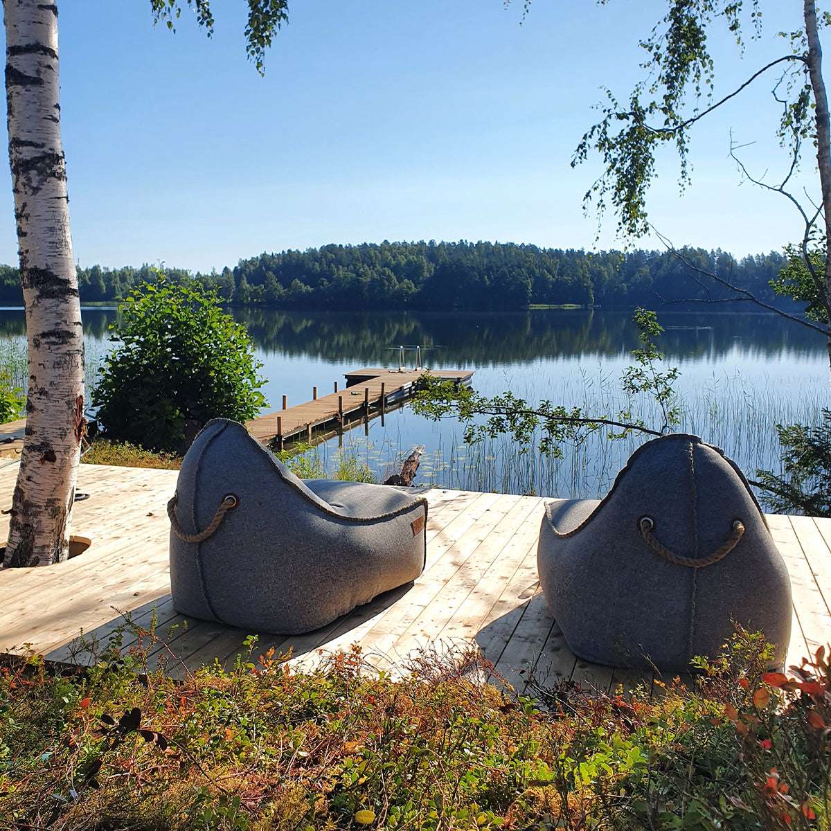 Cobana Lounge Chair og Pouf i grå, vandafvisende sækkestol og puf med ryglæn til både inde og ude.