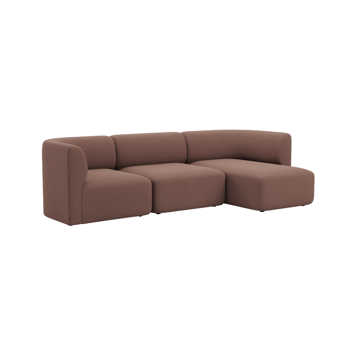 Brun Fjord sofa med tre siddepladser og højrevendt chaiselong med blød polstring fra sackit til moderne skandinaviske hjem