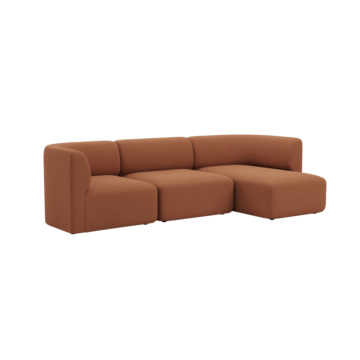 Brun Fjord sofa med tre siddepladser og højrevendt chaiselong i blødt skandinavisk design fra sackit
