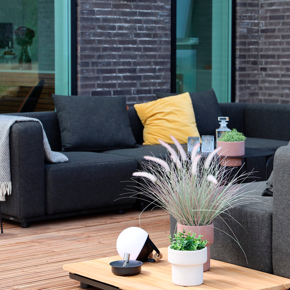  | Modulopbygget lounge udendørs sofa med puder fra SACKit sort til terrassen